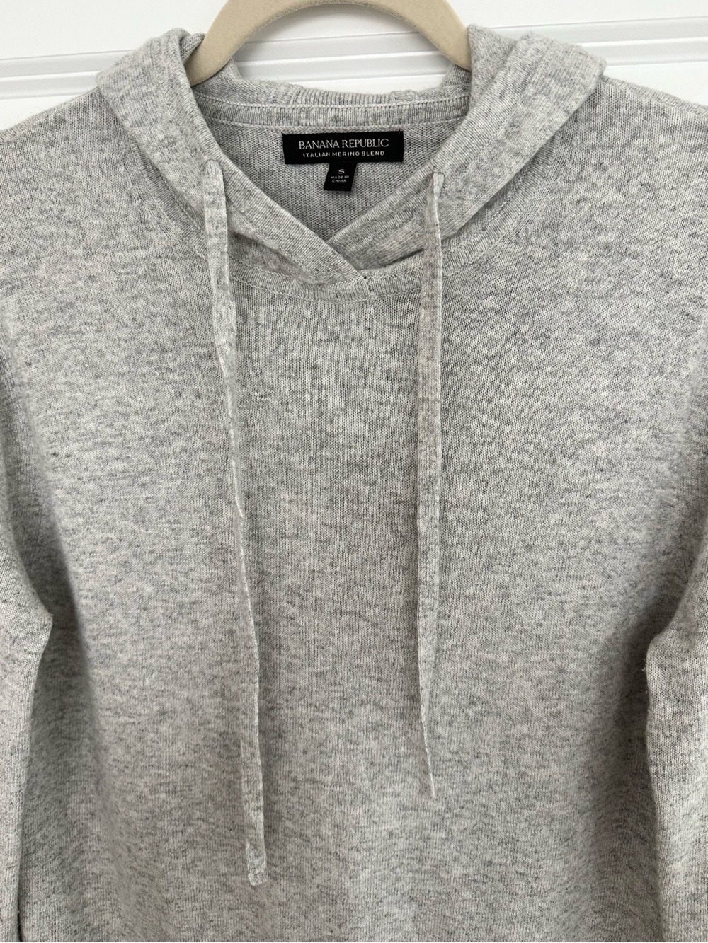 Fall Merino Wool Light Heather Grey Lightweight Hoodie Sweater - Banana Republic - Picture 3 of 17